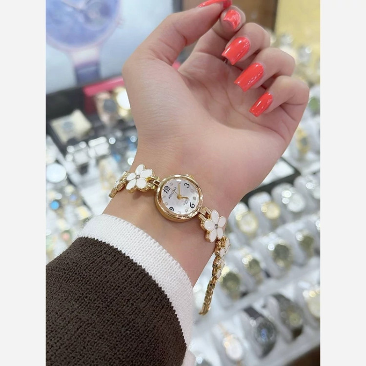 ساعت دخترانه بابونه با بند استیل رنگ ثابت