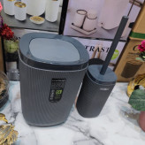 سطل و برس سرویس بهداشتی طرح روما خطی رنگ بسیار زیبا پرفروش محبوب و پرطرفدار طوسی تیره برند کنتراست نوآکبند با ارسال سریع