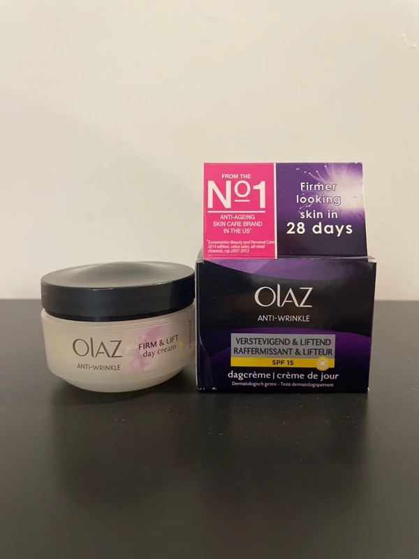 کرم روز ضد چروک و لیفتینگ اولاز OLAZ SPF 15