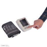 فشارسنج بازویی دیجیتال مایکرولایف مدل BP-B3 با حافظه ذخیره نتایج، مناسب بازو 22 تا 42 سانتیمتر، منبع تغذیه باتری و همراه با کیف نگهدارنده و کاف