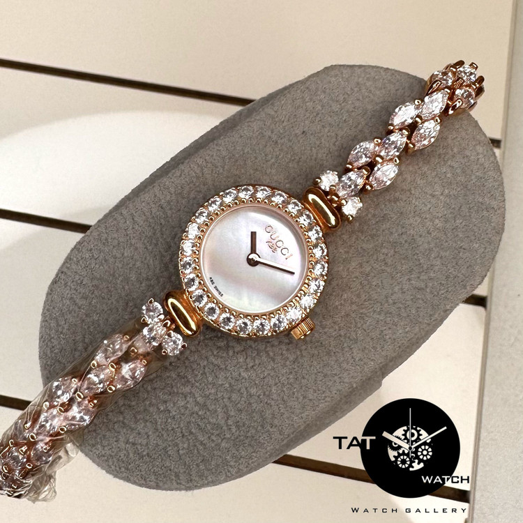 ساعت مچی زنانه گوچی اورجینال فول نگین موتور سوییس دو سال گارانتی جعبه اصلی ارسال رایگان Gucci