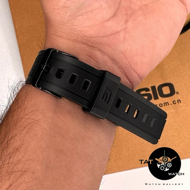 ساعت مردانه کاسیو ادیفایس casio یک سال گارانتی پک اصلی جیشاک ارسال رایگان دارای ساعت جهانی کرنومتر ضدآب