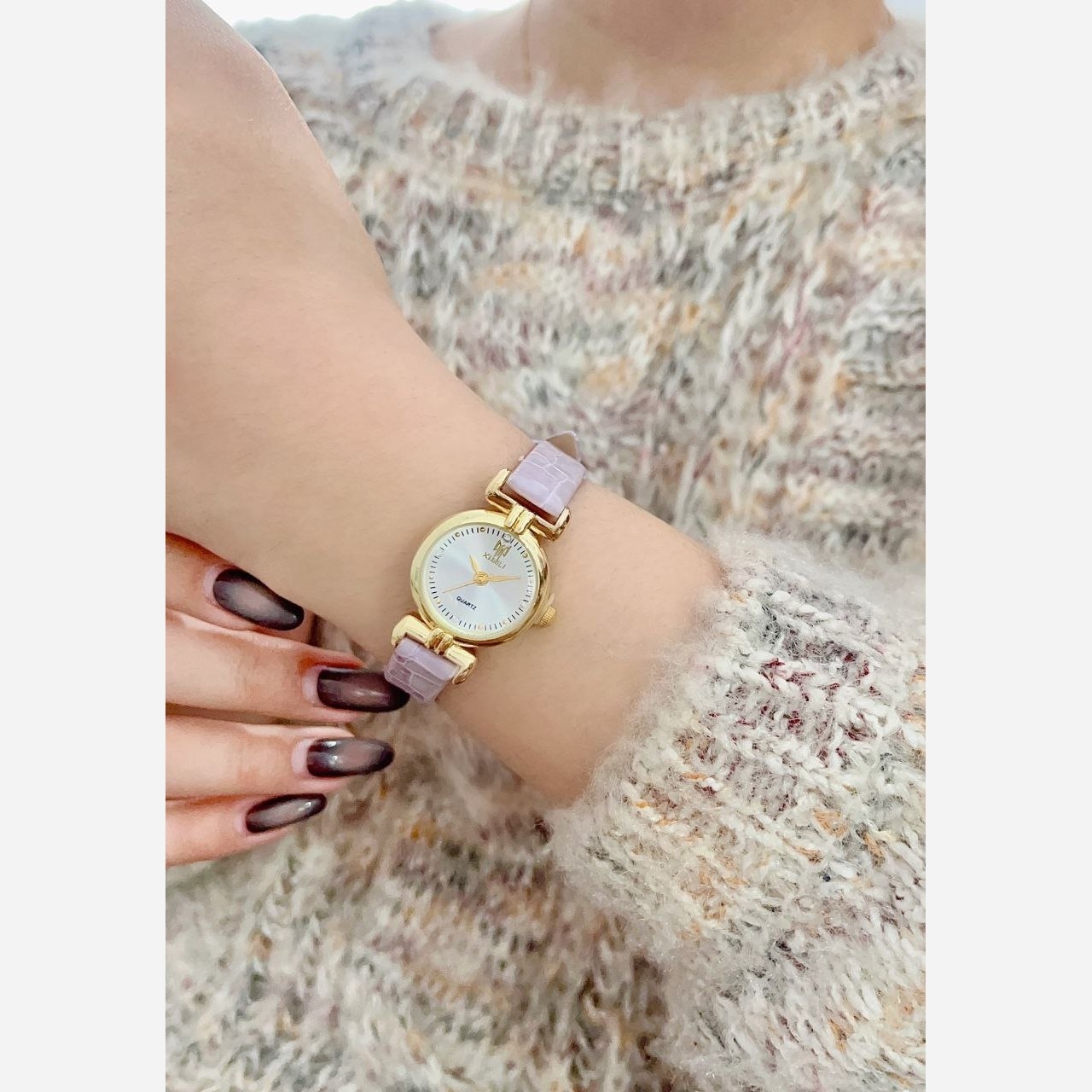 ساعت مچی زنانه ودخترانه ایکس  میل قاب طلایی بندچرمی کیفیت بینظیر