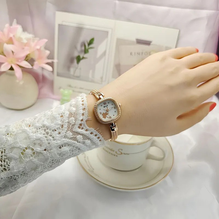 ساعت مچی زنانه شیک رنگ ثابت کیفیت بینظیر