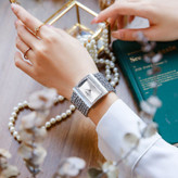 ساعت زنانه تیفانی بند پهن نقره ای صفحه مکعبی خاص وشیک