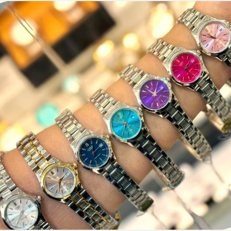 ساعت مچی زنانه کاسیو casio اصل بند استیل نقره ای صفحه نمایش گرد قرمز جذاب وخاص