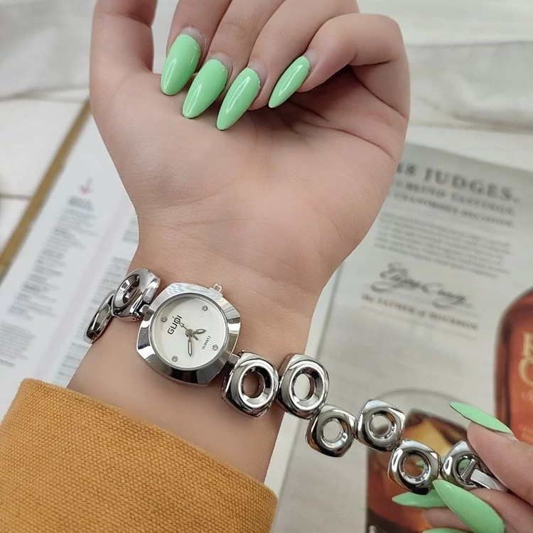 ساعت زنانه GUQI بند دایره ای رنگ ثابت