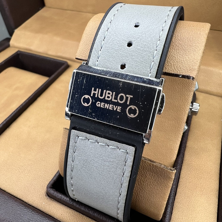 ساعت مردانه هابلوت طرح سه موتور طوسی