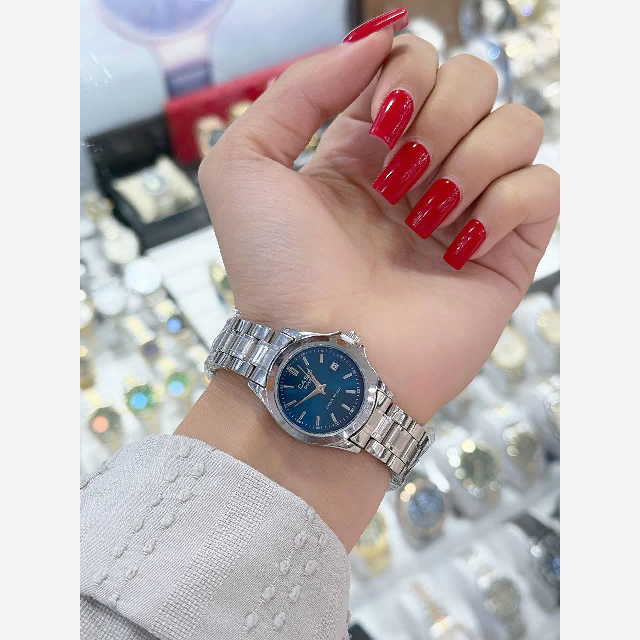 ساعت زنانه کاسیو آبی.