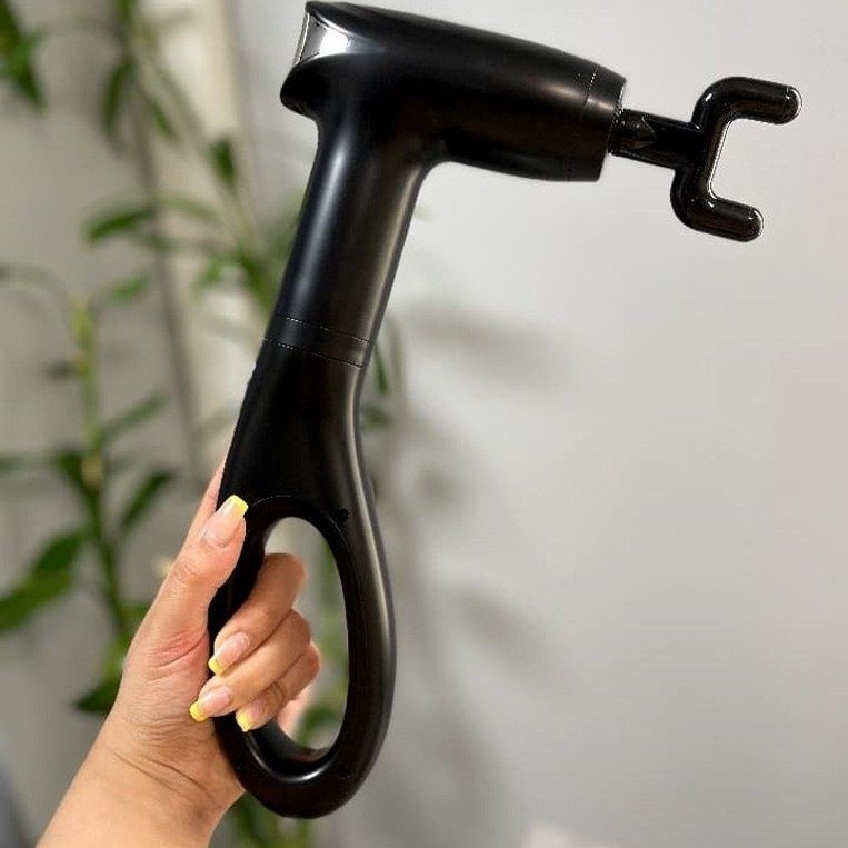 ماساژور تفنگی FASCIA GUN ماساژ عمیق عضلات با 4 سری مختلف قیمت عالی