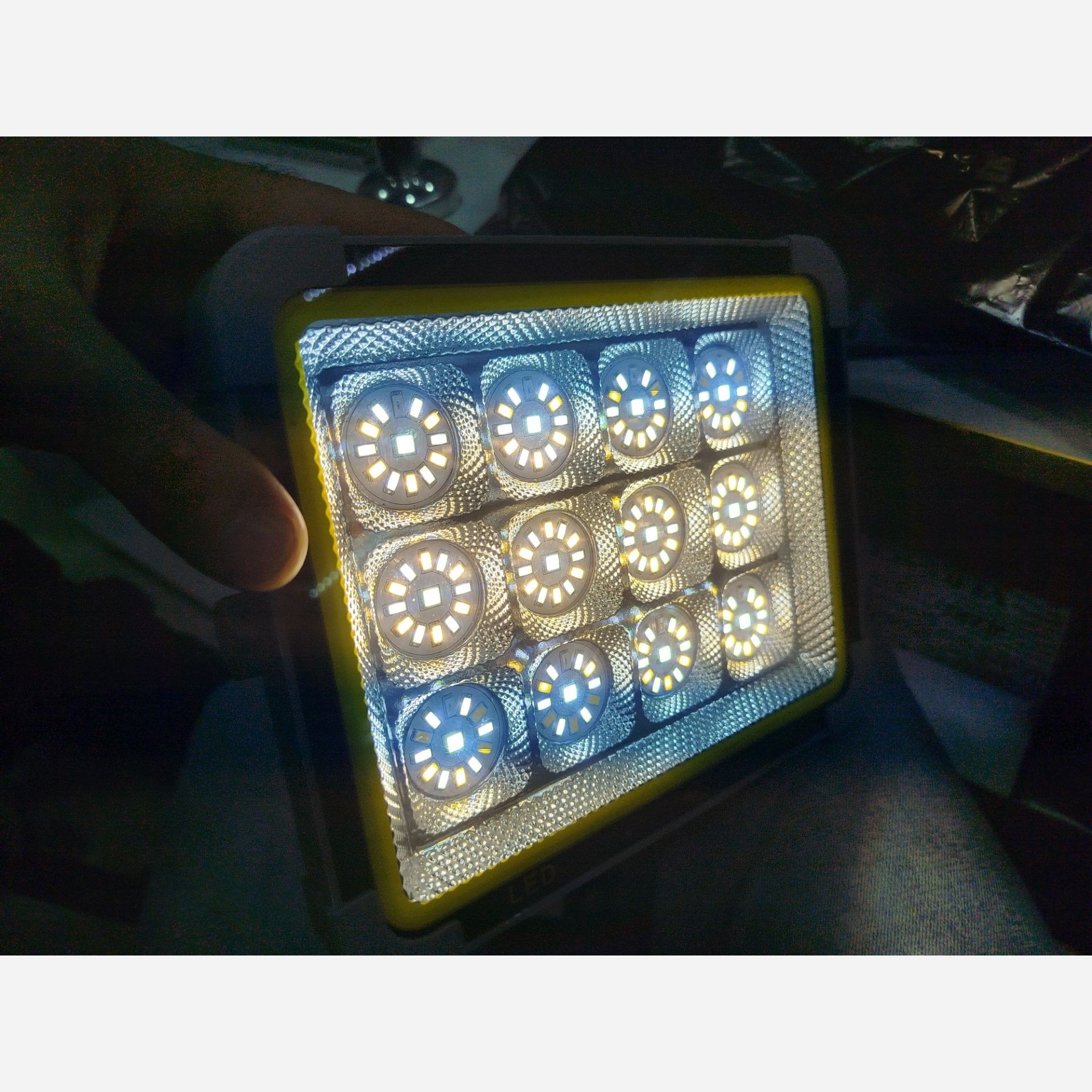پروژکتور شارژی خورشیدی LED اصلی بزرگ باتری خور کیفیت عالی