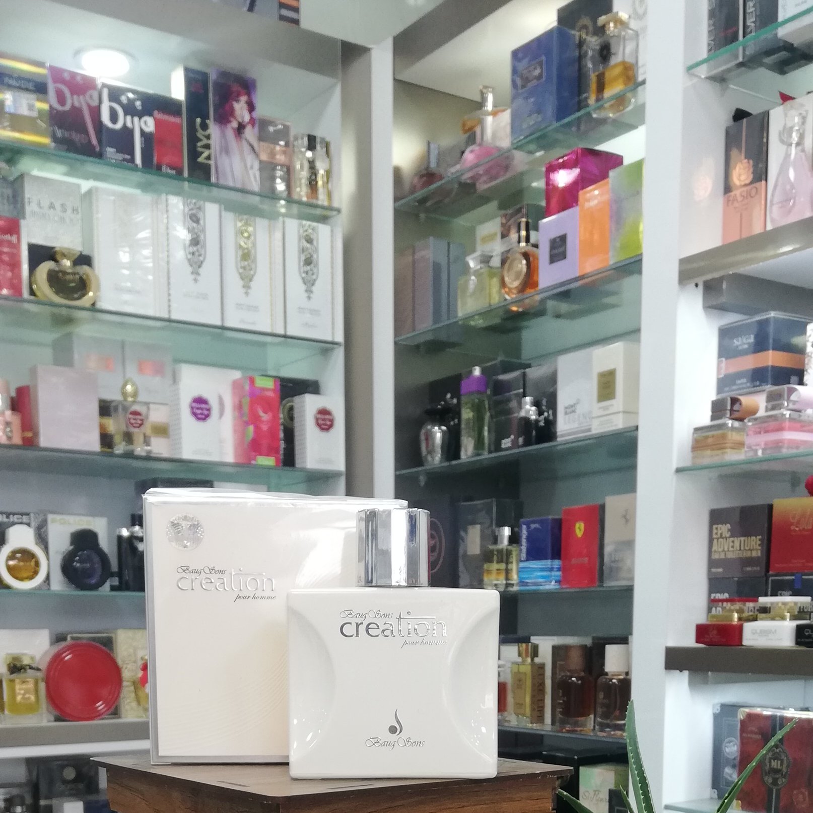 عطر ادکلن کریشن سفید  Creation