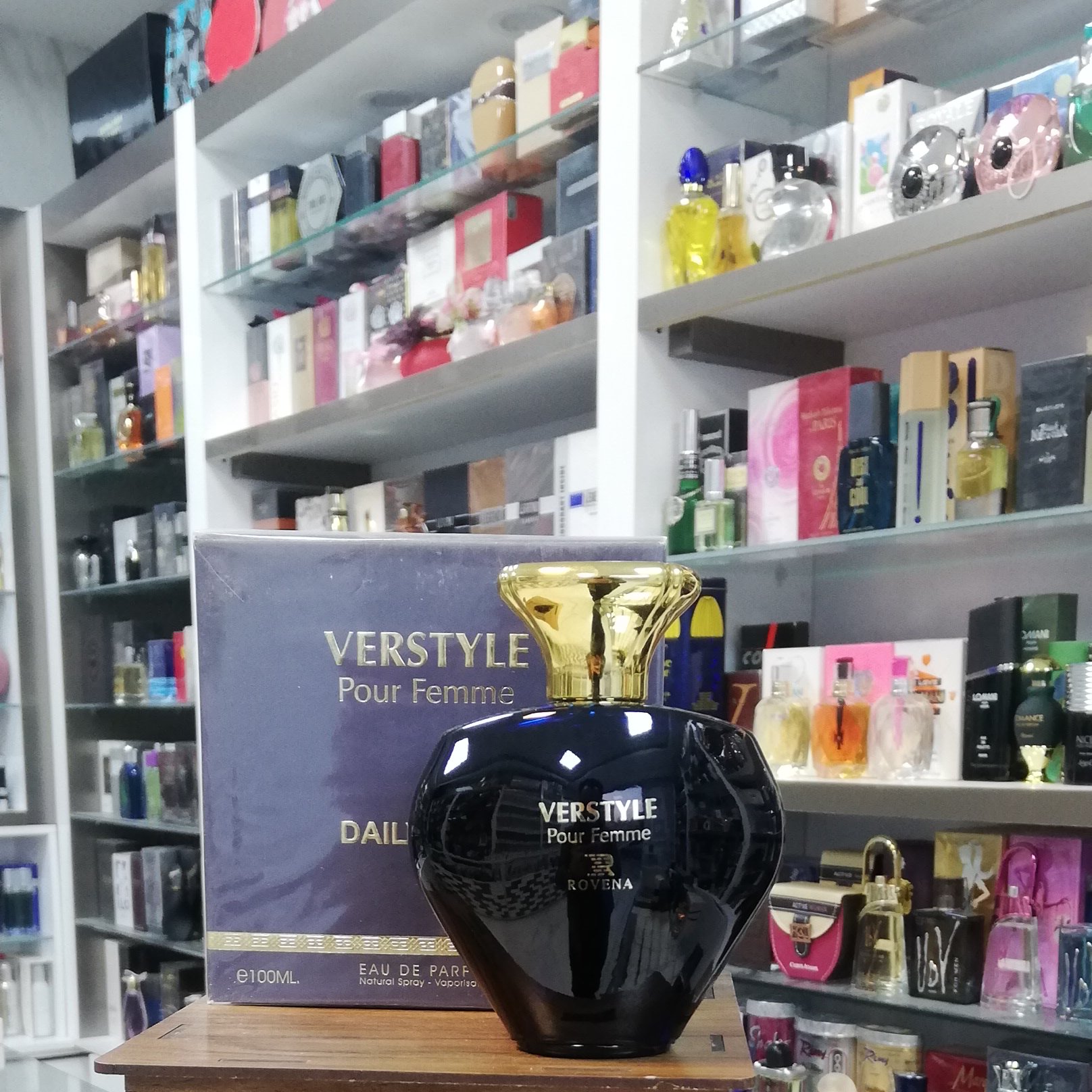 عطر ادکلن زنانه ورساچه دایلان بلو روونا (Rovena Versace Pour Femme Dylan Blue)