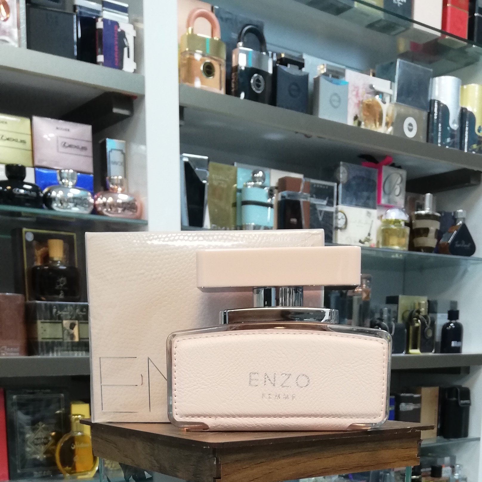ادوپرفیوم زنانه فلاویا مدل Enzo حجم 100 میل