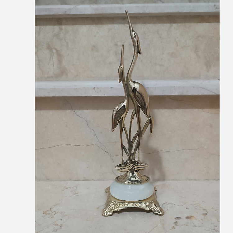 مجسمه برنجی و تزیینی و دکوری درنا عاشق پایه سنگی کد 781