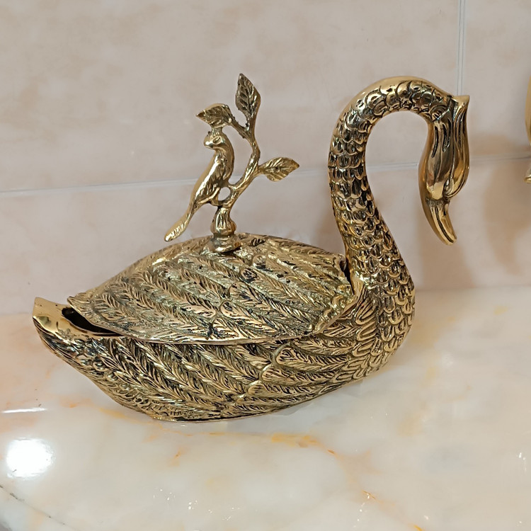 شکلات خوری برنجی و آجیل برنجی طرح قو درب دار کد 345