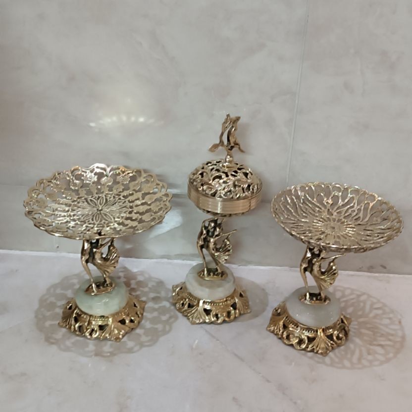سرویس  پذیرایی برنجی  عروس و داماد 3تیکه با پایه سنگی کد 258(سرویس برنزی)