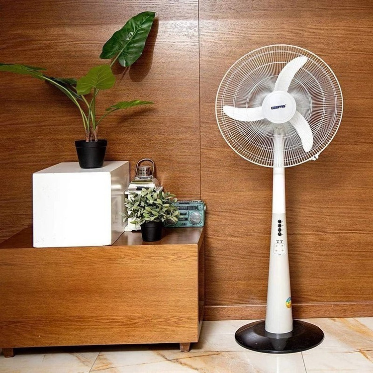 پنکه ایستاده شارژی جیپاس مدل GF9385 با چراغهای LED