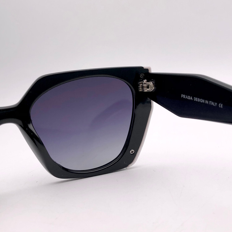 عینک زنانه از برند پرادا