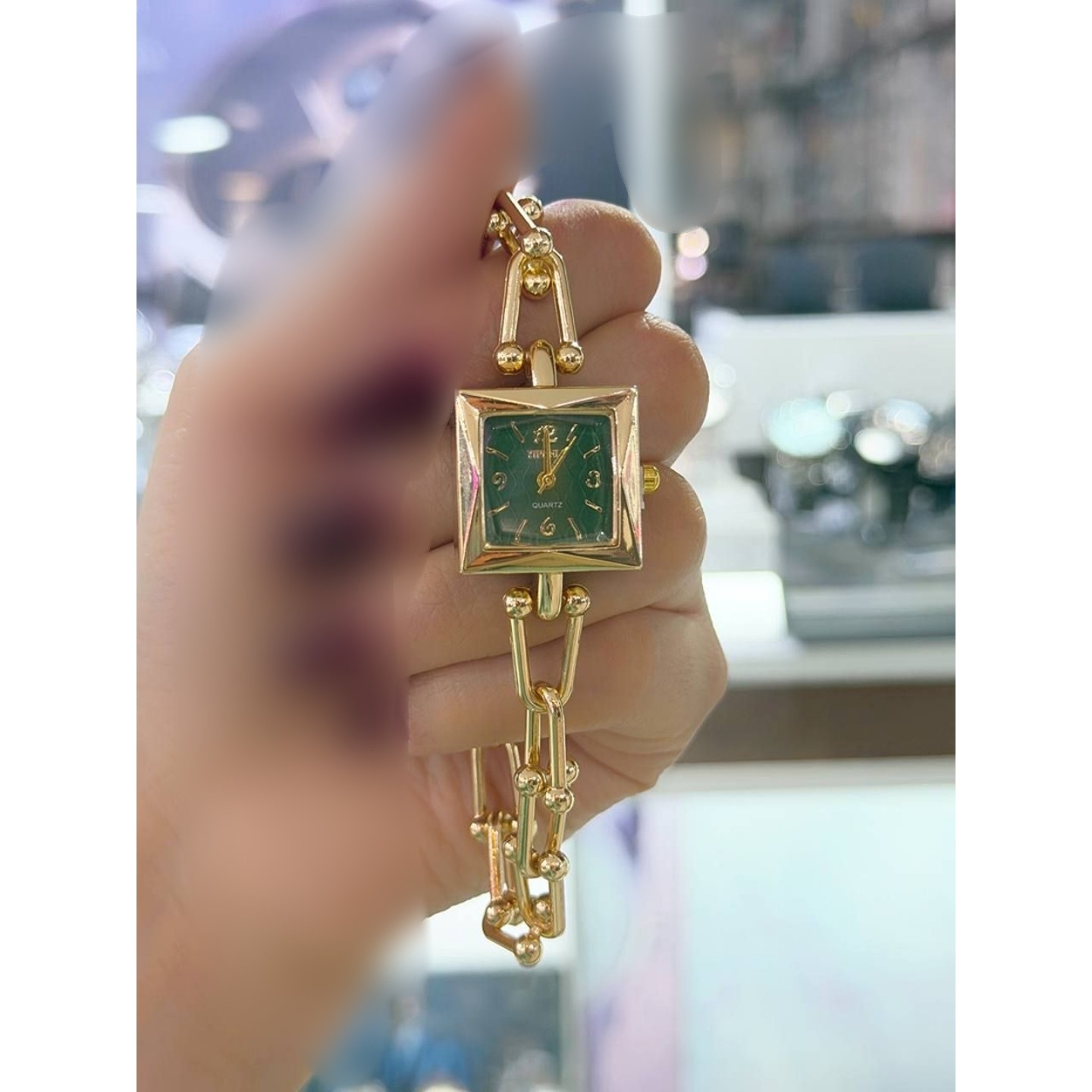 ساعت زنجیری بند کارتیر کیفیت عالی شیک و زیبا ارسال رایگان ۔ساعت زنانه