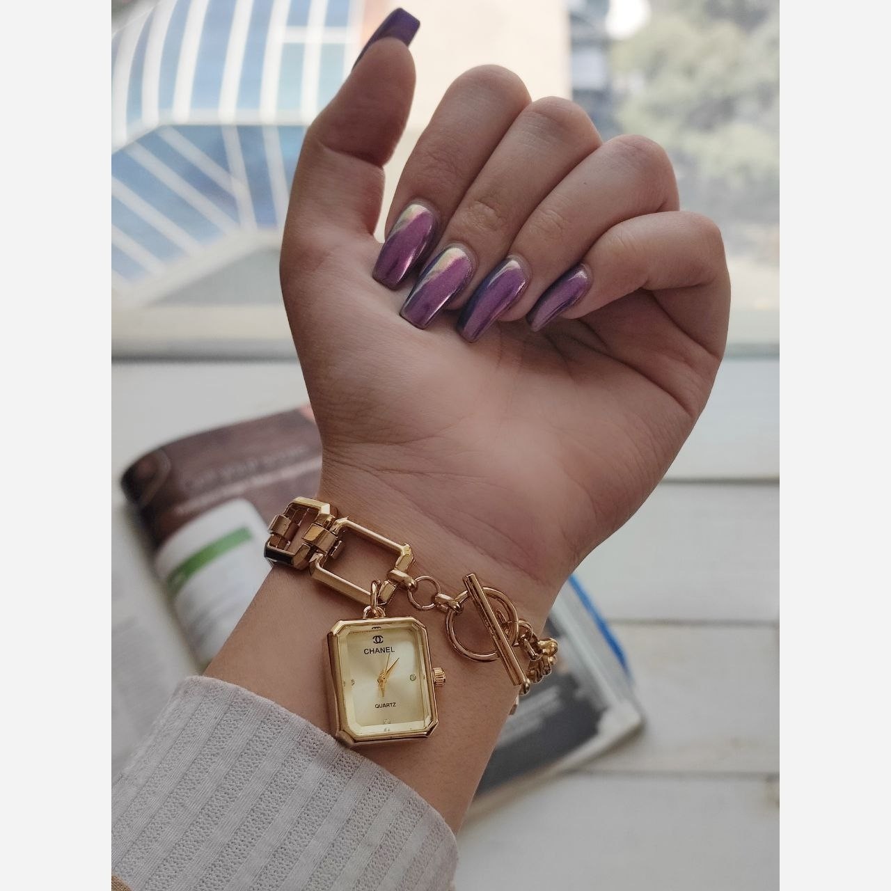 ساعت زنانه برند شنل کیفیت عالی شیک و زیبا رنگ ثابت ارسال رایگان