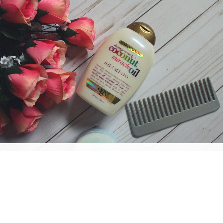 شامپو مو او جی ایکس مدل Coconut Miracle Oil حجم 385 میلیلیتر، نرمکننده، تقویتکننده، ترمیمکننده، درخشانکننده، آبرسان، فاقد پارابن و سولفات، مناسب موهای ضخیم، فر و آسیبدیده