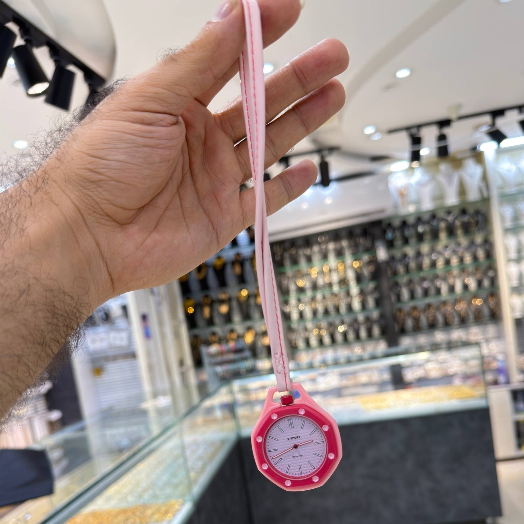 ساعت آویزی