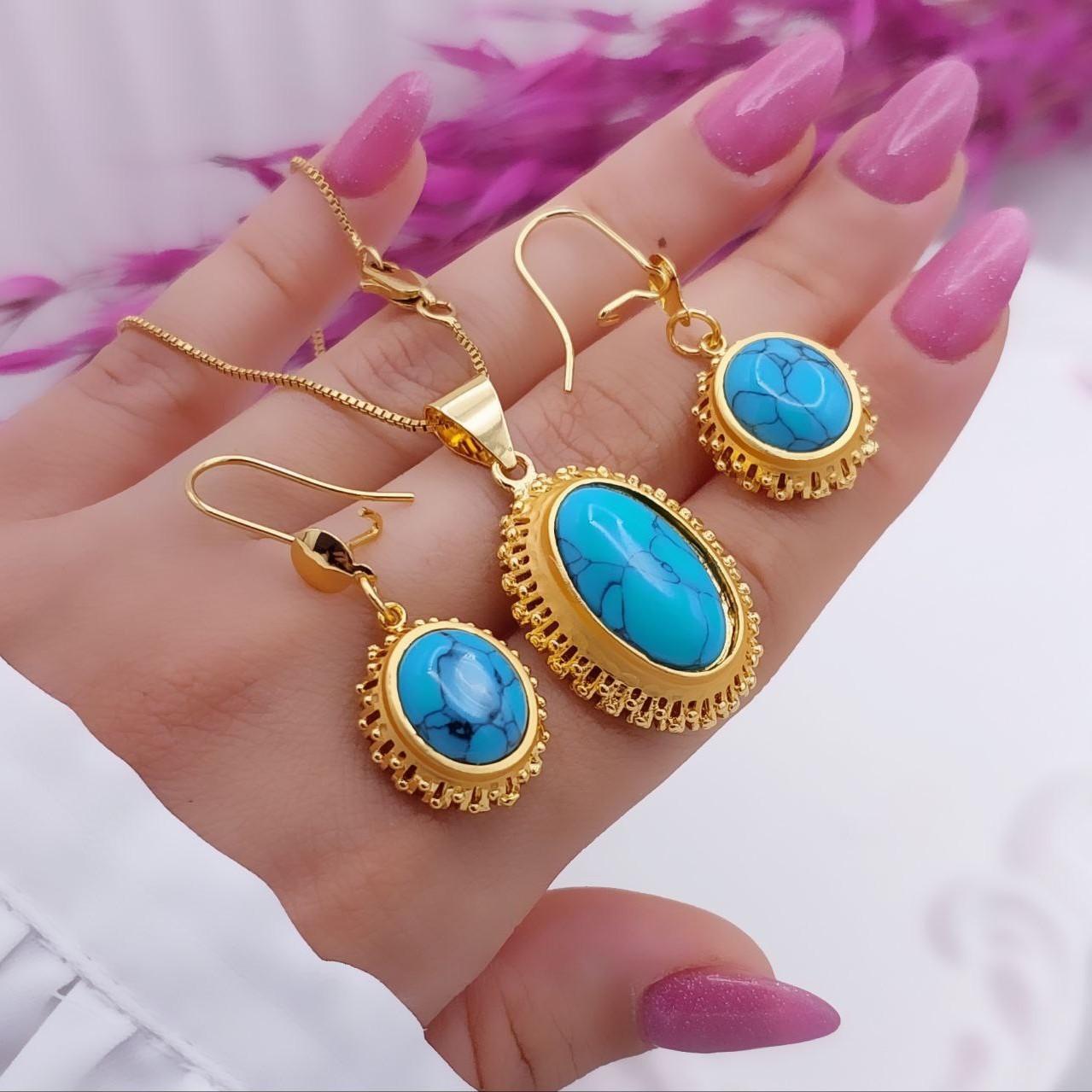 نیمست فیروزه اصل بیضی شکل