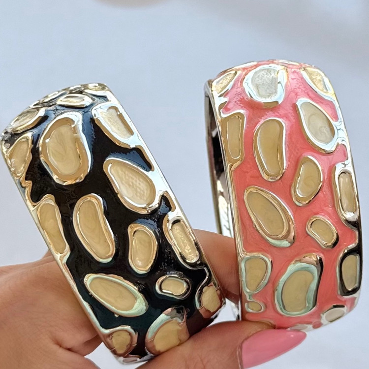 بسته 20 عددی دستبند بنگل میناکاری برجسته وارداتی زنانه و دخترانه برجسته پلنگی