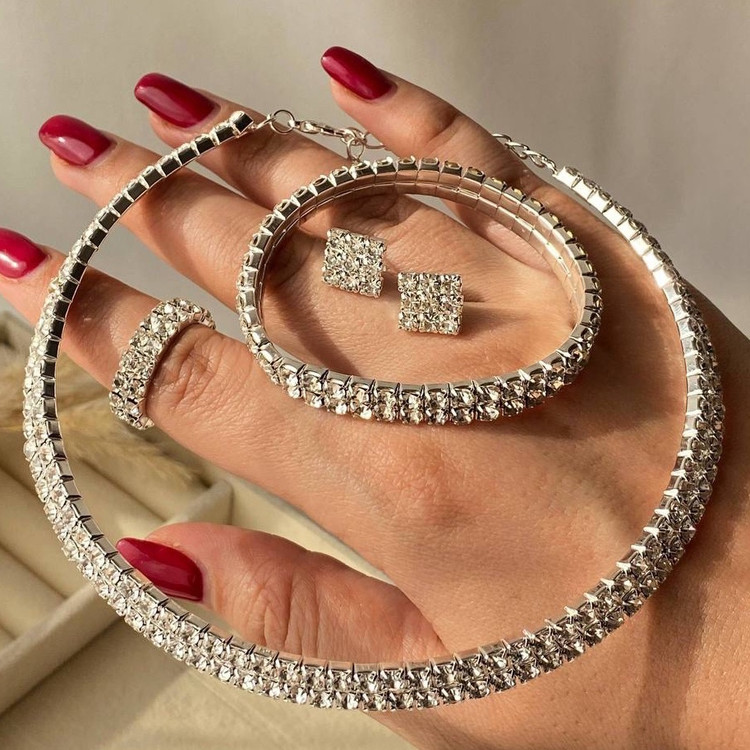 سرویس گردنبند طوق دو ردیفه دستبند وگوشواره انگشتر رنگ ثابت