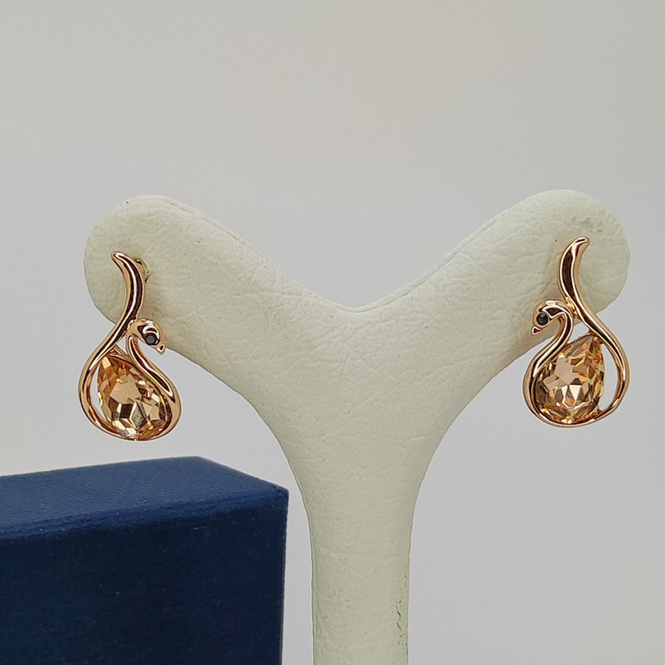 گوشواره سنگ سواروسکی وارداتی روکش طلای رنگ ثابت و ضد حساسیت