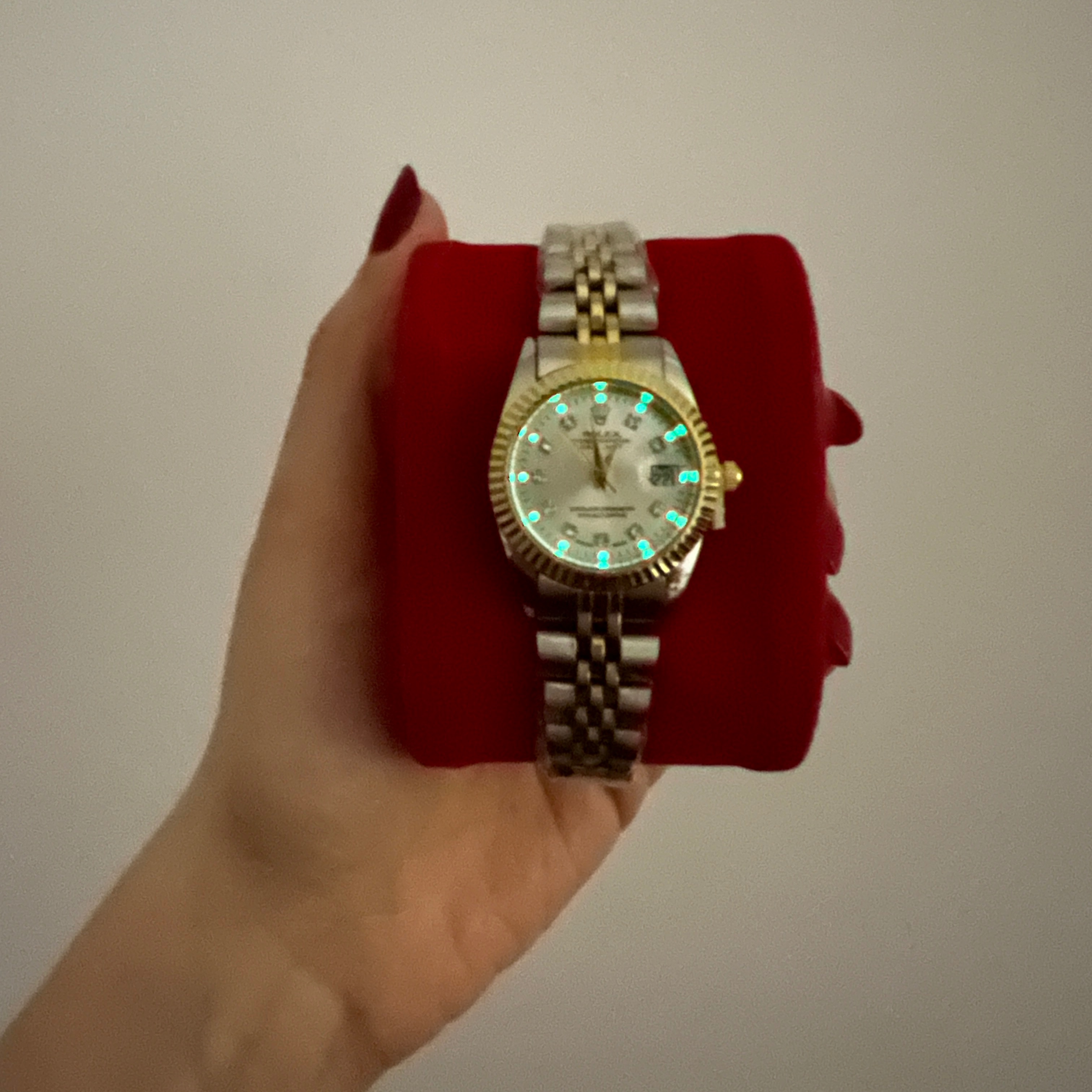 ساعت رولکس زنانه صفحه نقره ای خاص شب نما قفل تاج دار با گارانتی موتور ROLEX