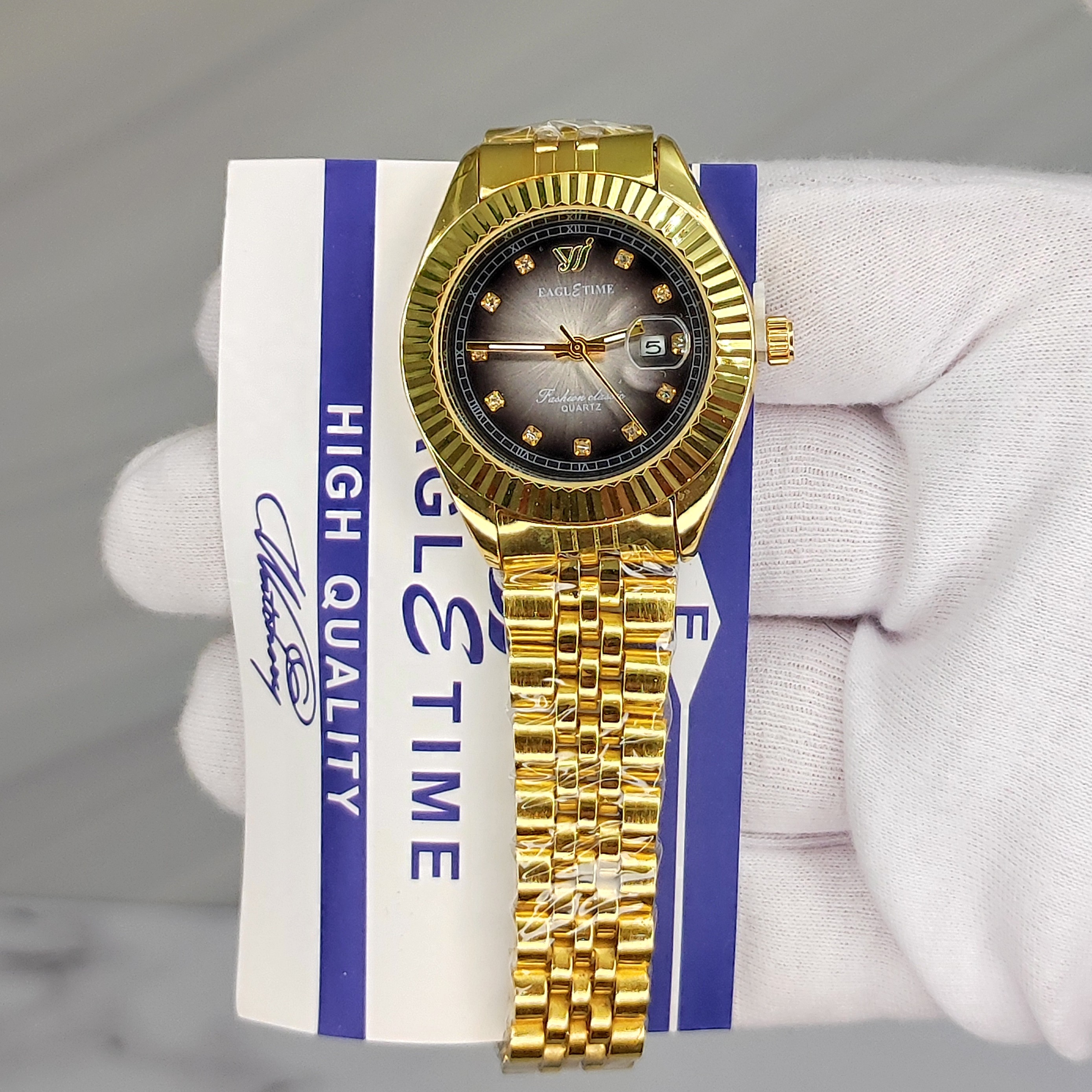 ساعت زنانه اورجینال کیفیت عالی برند EAGLE TIME با کارت اصالت برند طلایی صفحه خاص فیلی مشکی