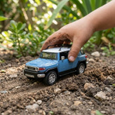 ماشین بازی آفرود مدل FJ Cruiser مقیاس 1:24، بدنه فلزی و پلاستیکی، عقبکش، چراغدار و موزیکال